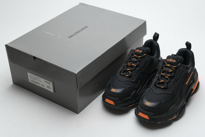 Ba*len*cia*ga triple s