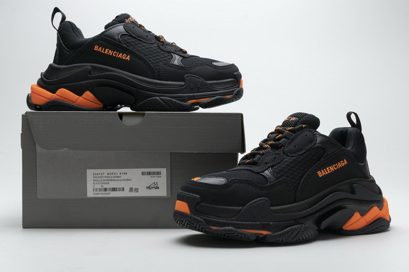 Ba*len*cia*ga triple s