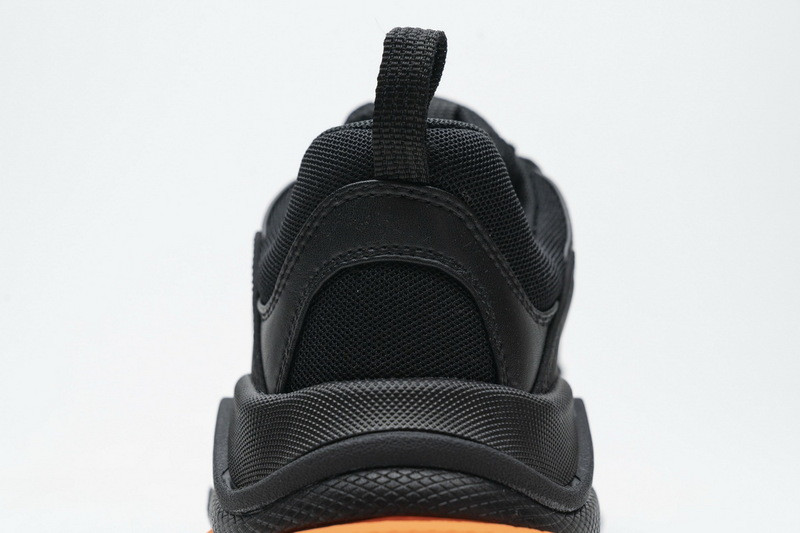 Ba*len*cia*ga triple s