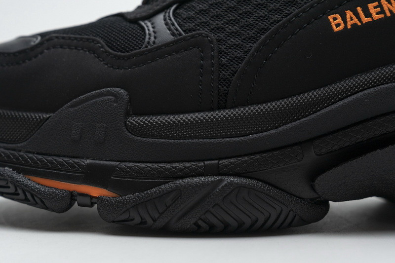 Ba*len*cia*ga triple s