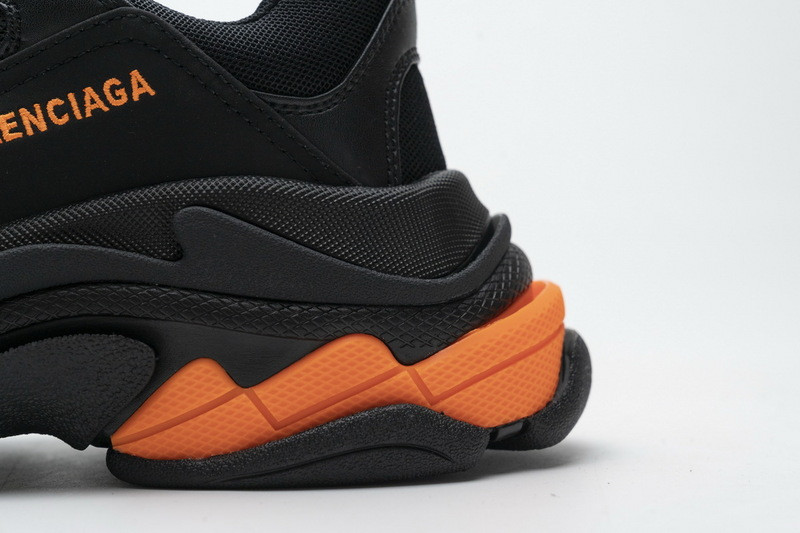 Ba*len*cia*ga triple s