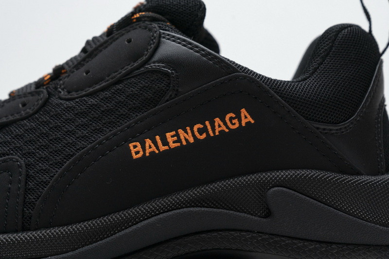 Ba*len*cia*ga triple s