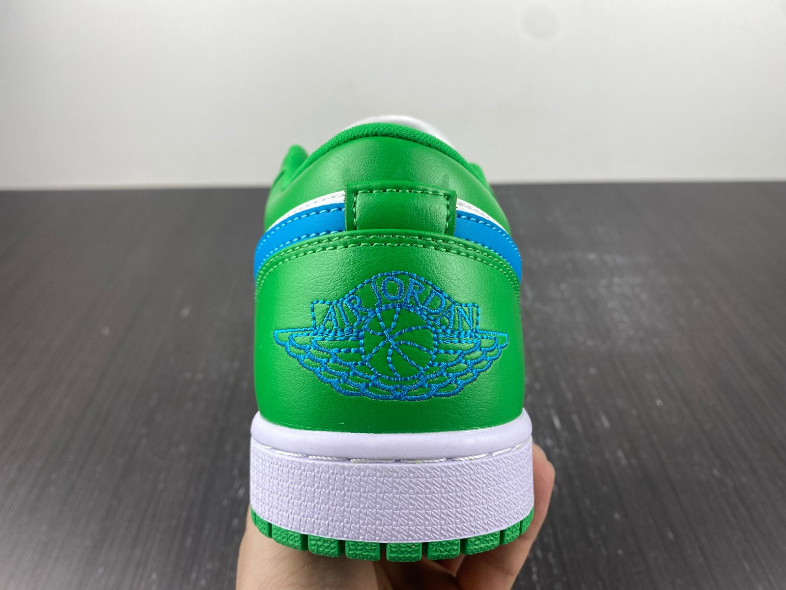 air jordan 1 low "lucky green/aquatone" dc0774-304