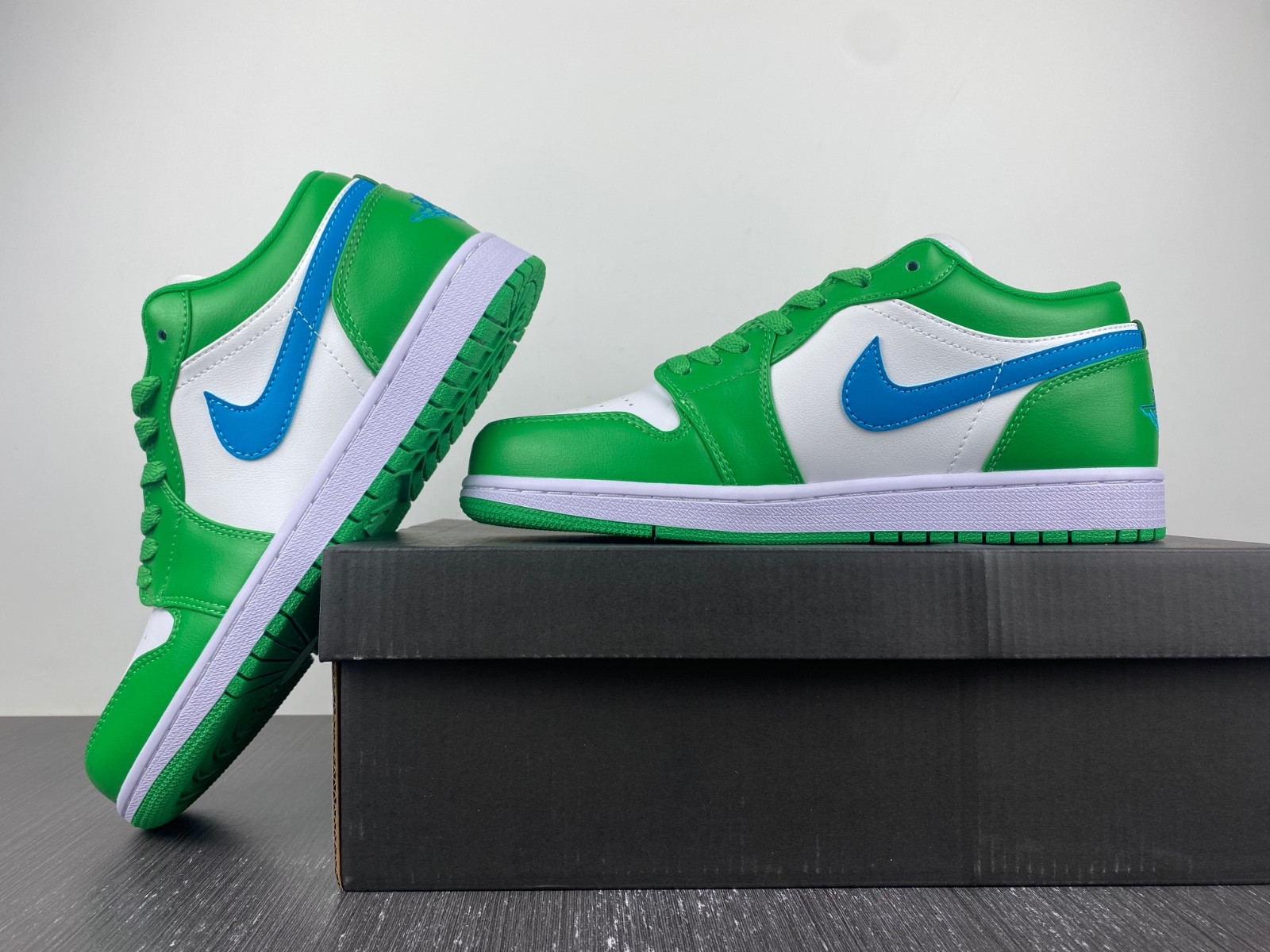 air jordan 1 low "lucky green/aquatone" dc0774-304