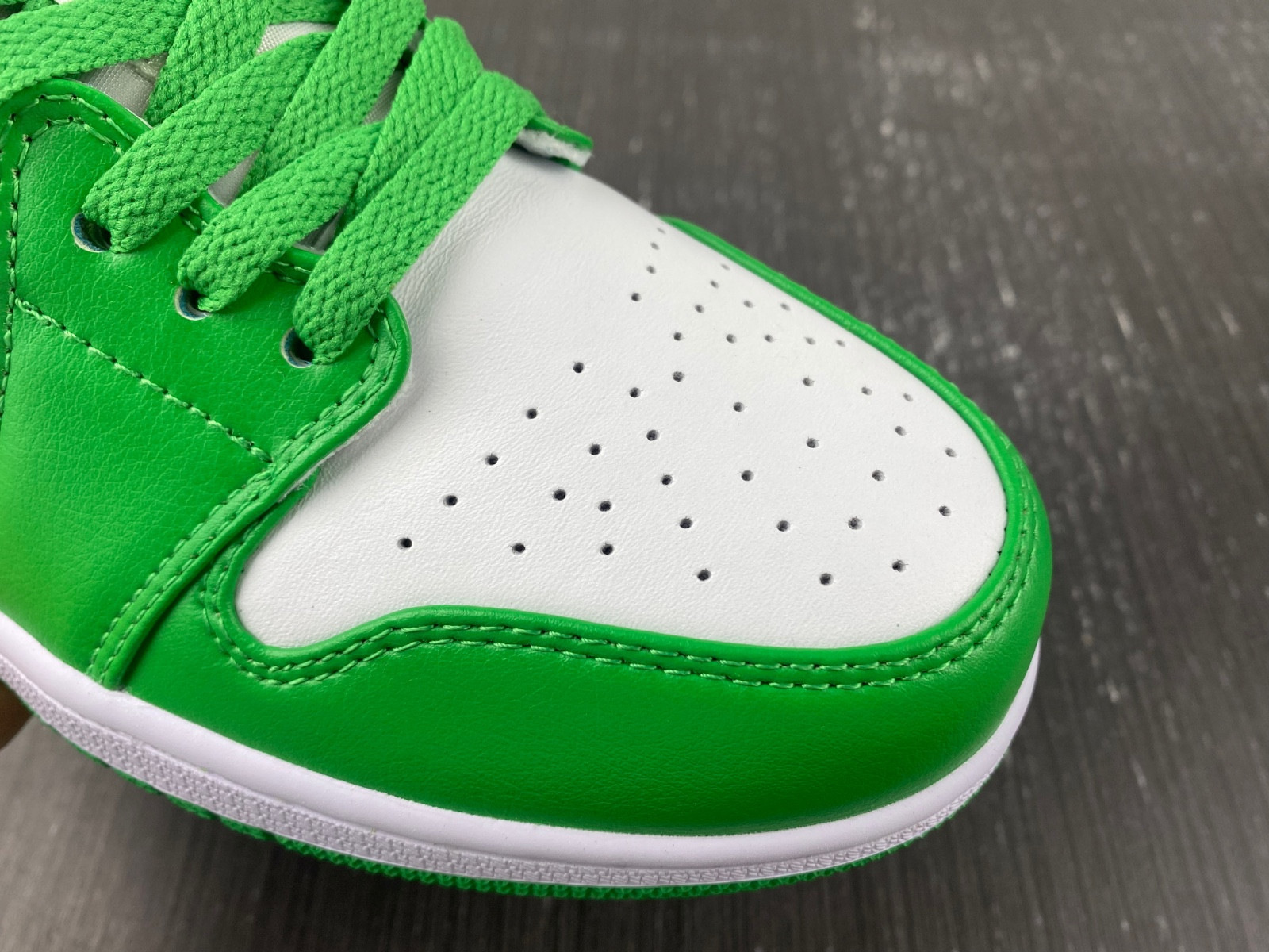air jordan 1 low "lucky green/aquatone" dc0774-304