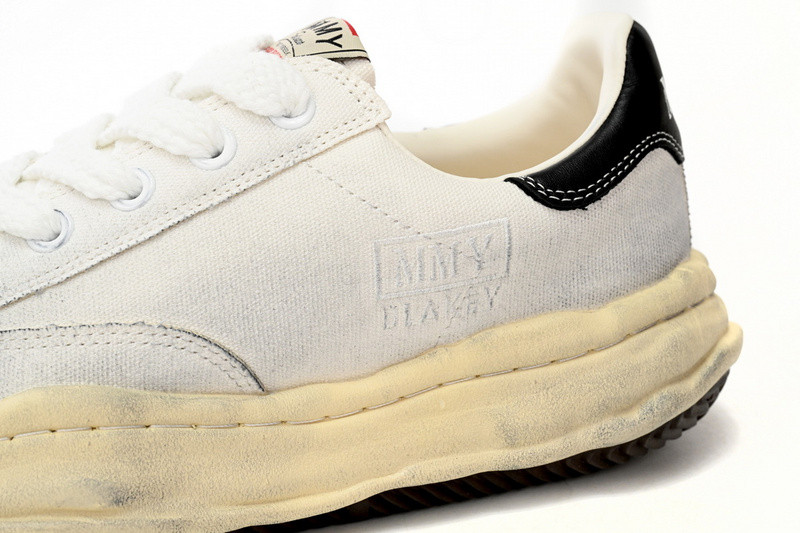 mmy sneaker 0042