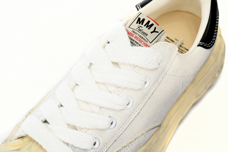 mmy sneaker 0042