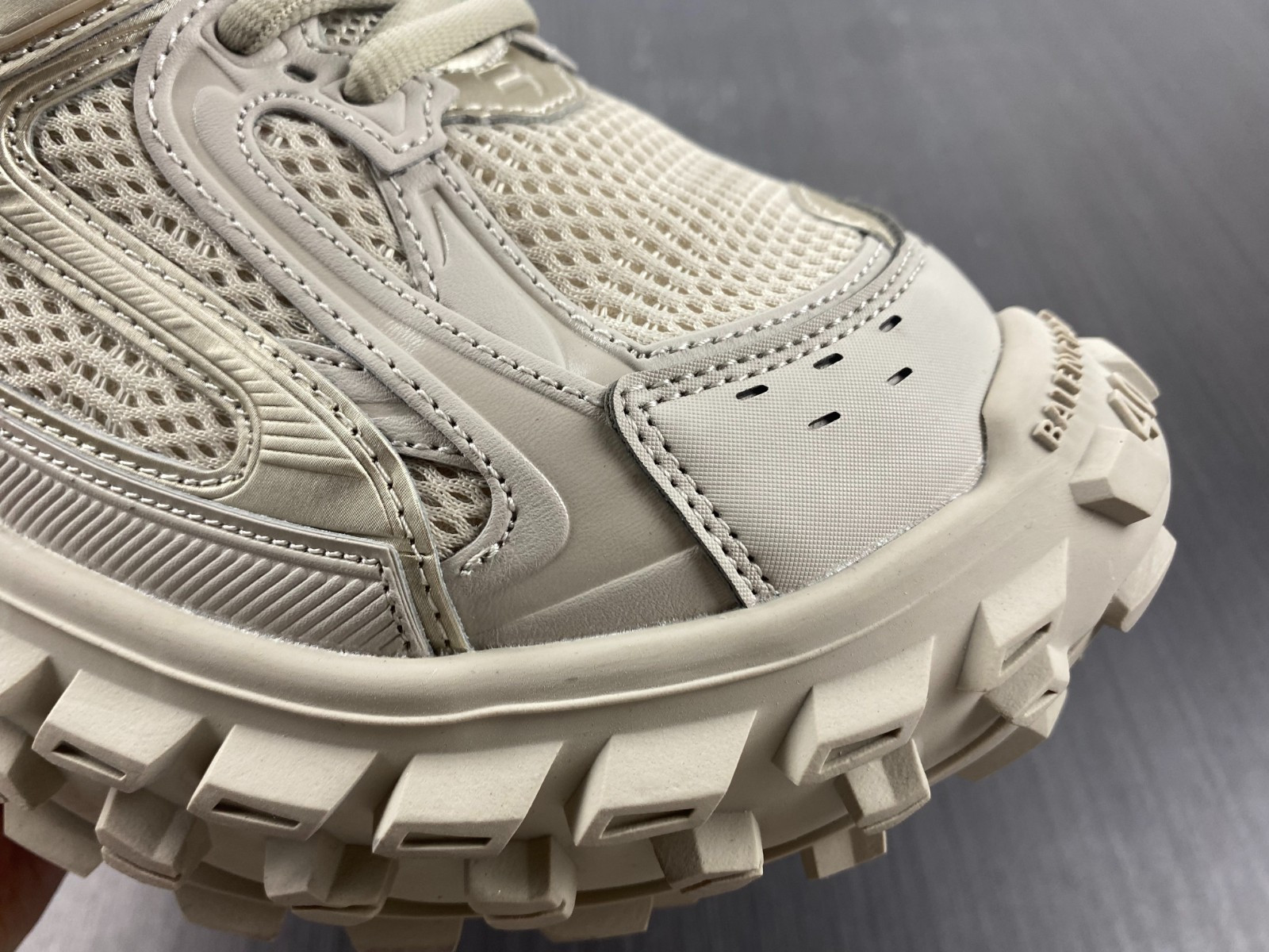 Ba*len*cia*ga defender sneaker