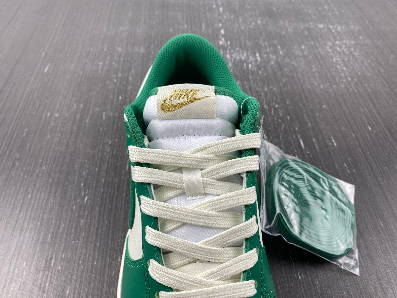 nike dunk low malachite university gold (w) fb7173-131