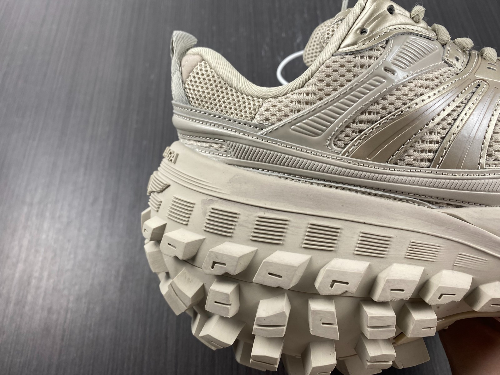 Ba*len*cia*ga defender sneaker