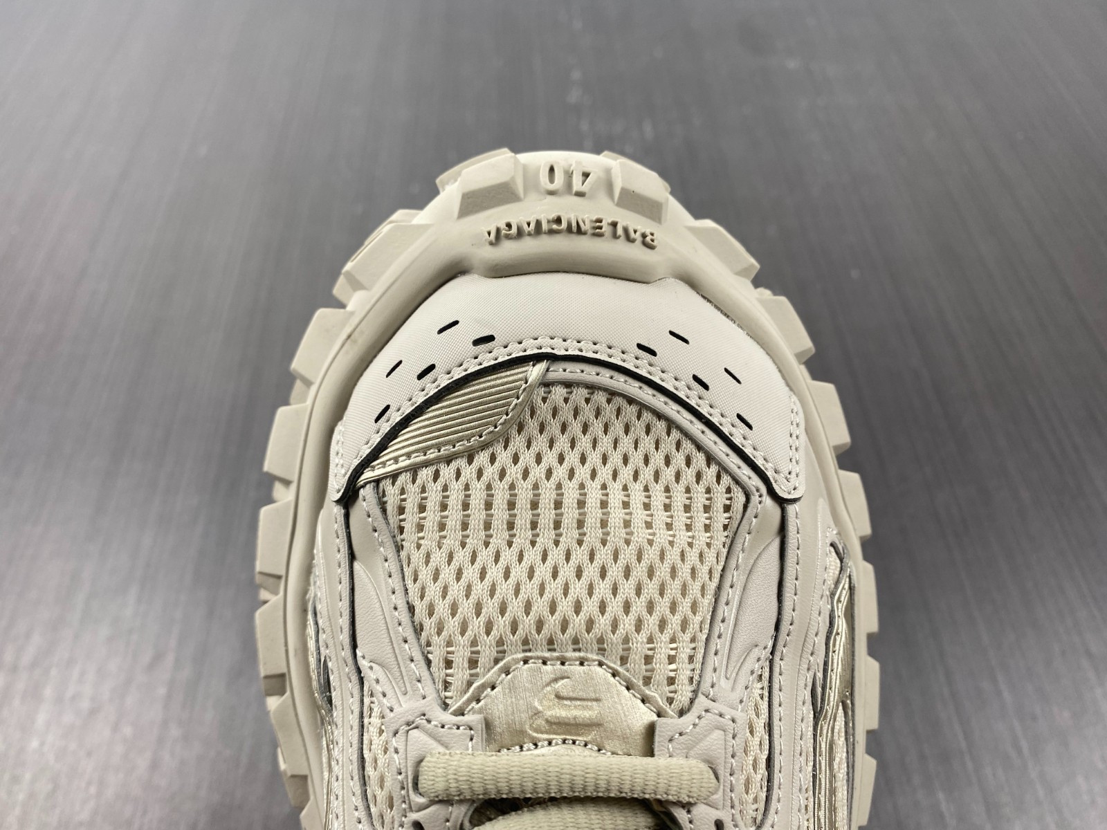 Ba*len*cia*ga defender sneaker