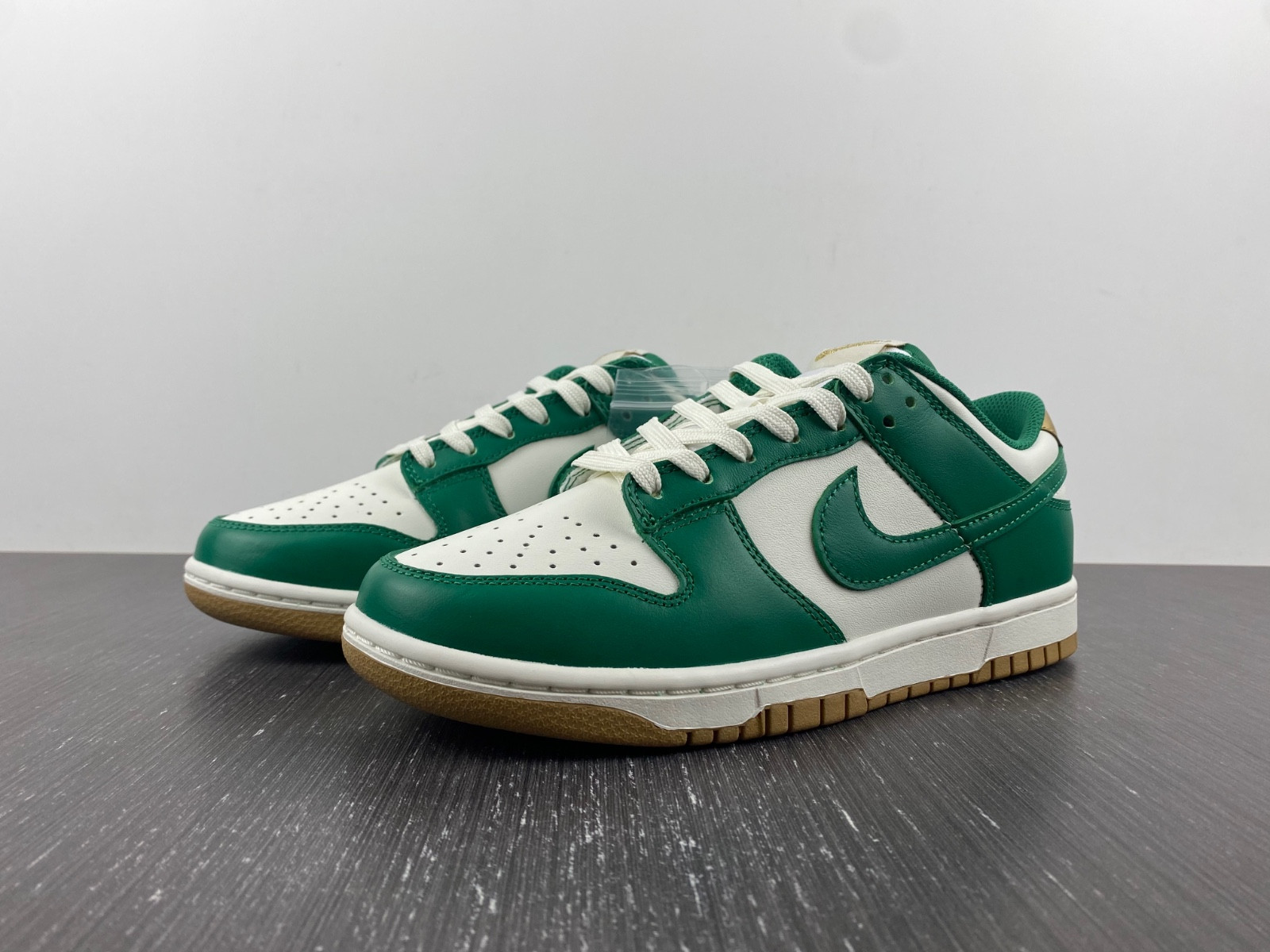nike dunk low malachite university gold (w) fb7173-131