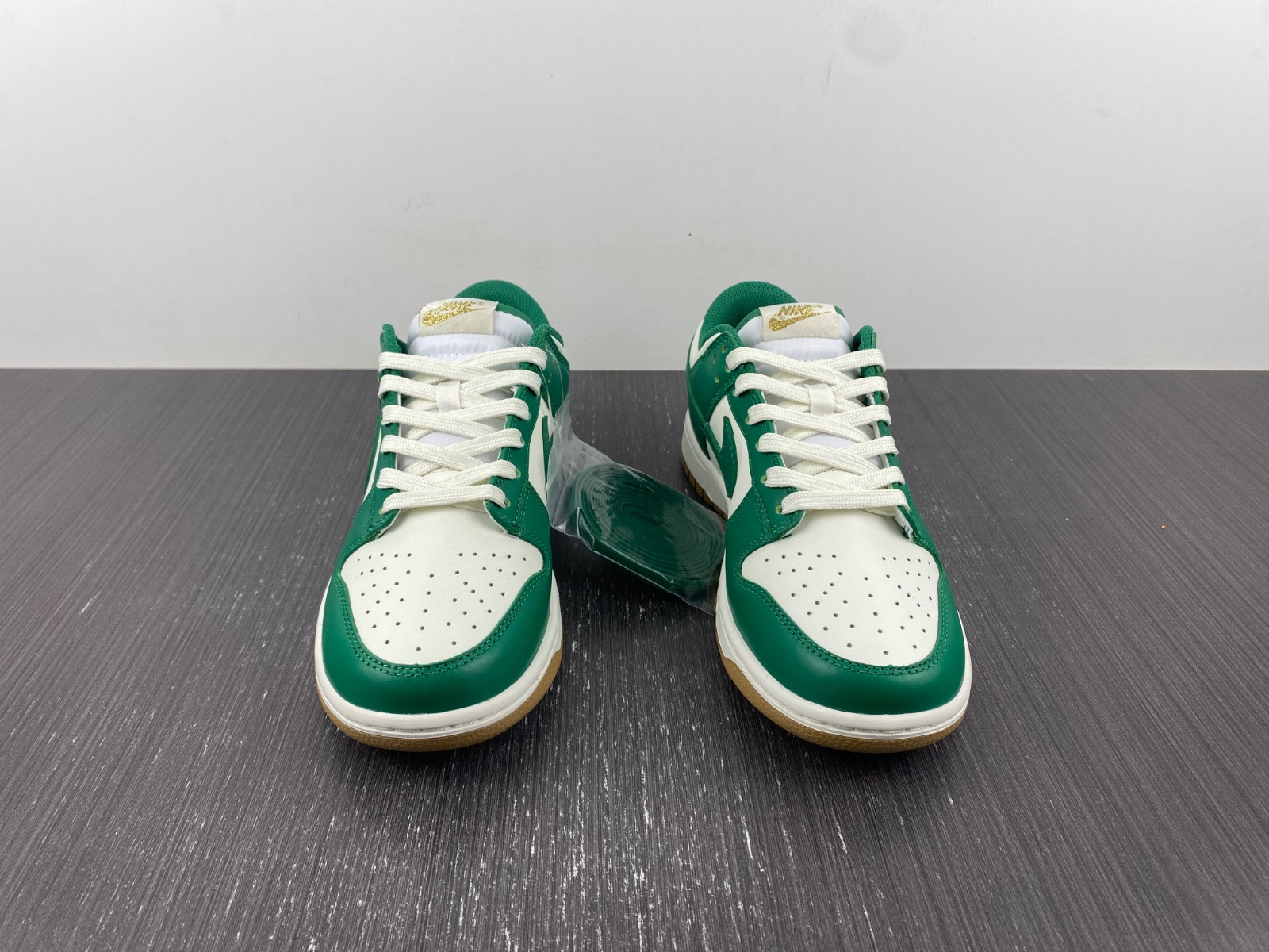 nike dunk low malachite university gold (w) fb7173-131