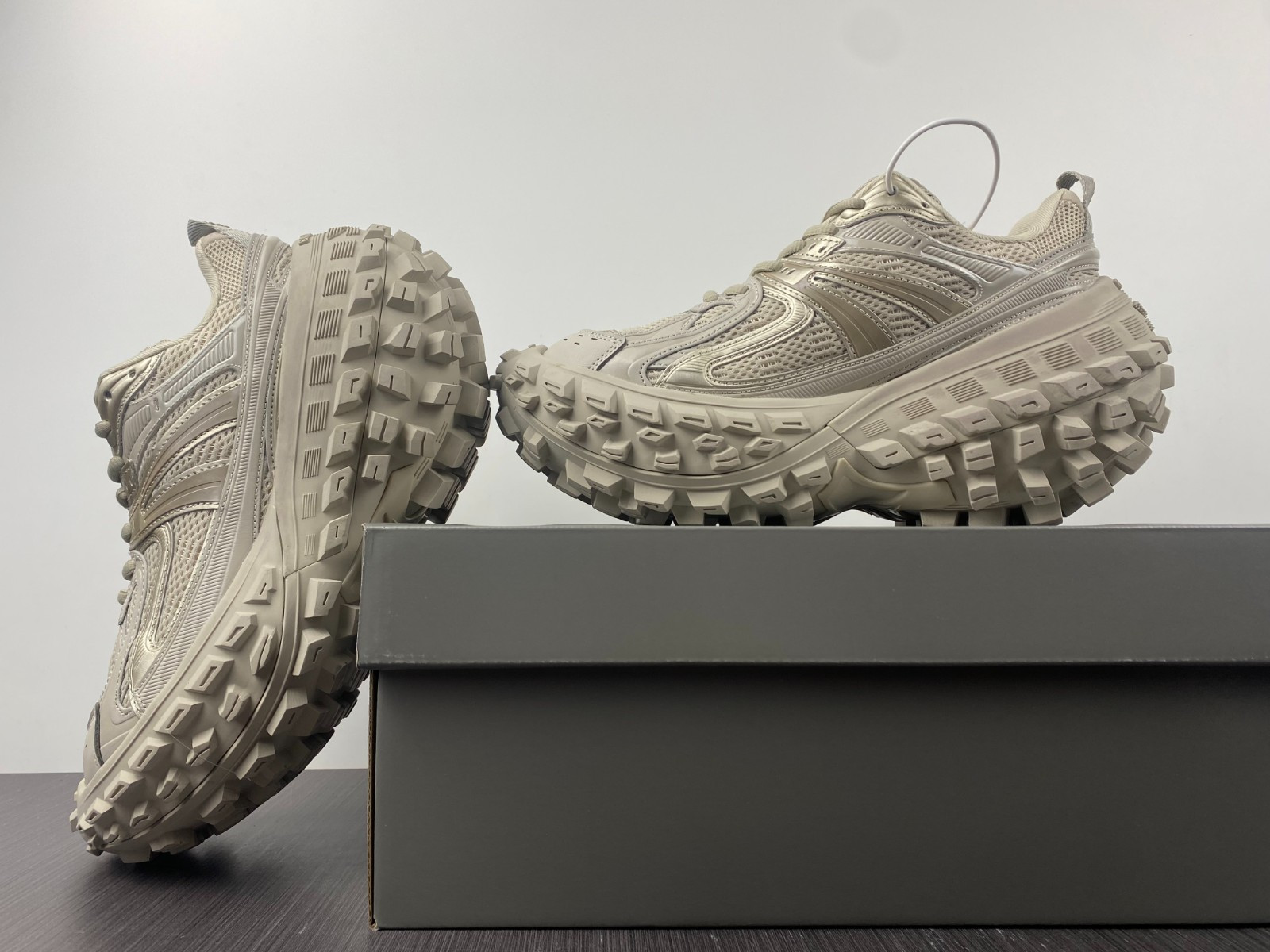 Ba*len*cia*ga defender sneaker