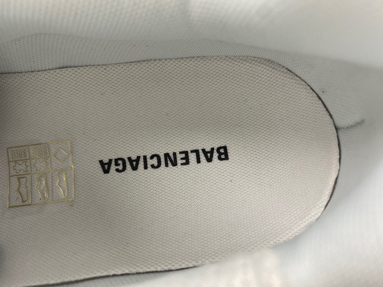 Ba*len*cia*ga runner sneaker