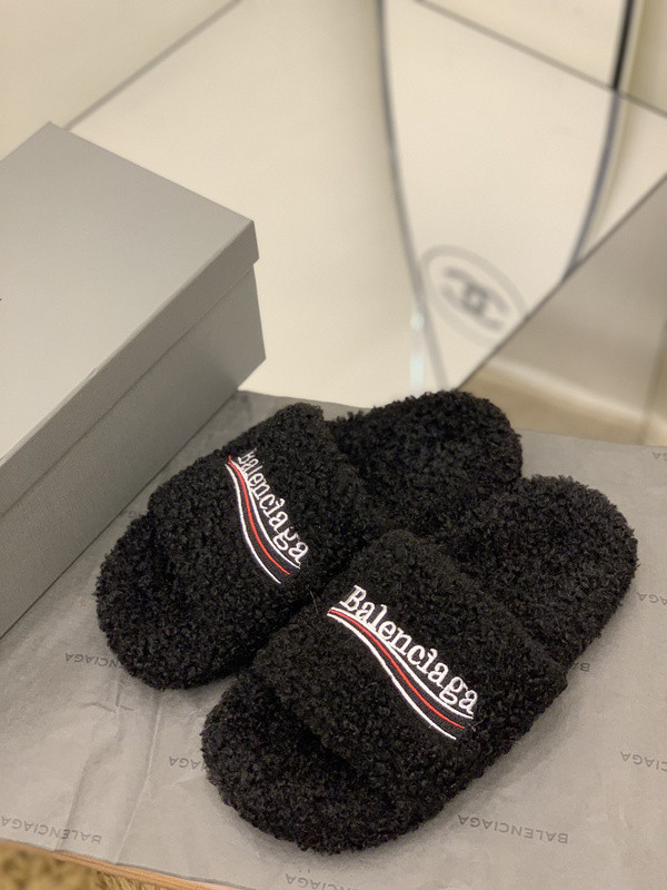 Ba*len*cia*ga women''s furry slide sandal in black