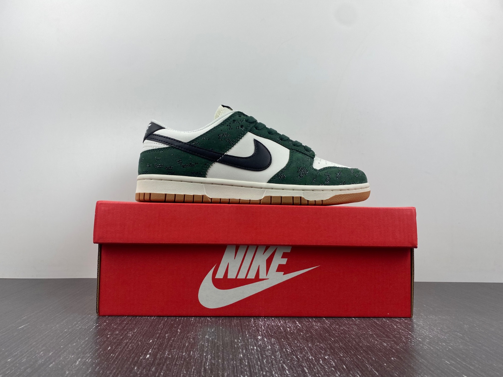 nike dunk low green snake fq8893-397