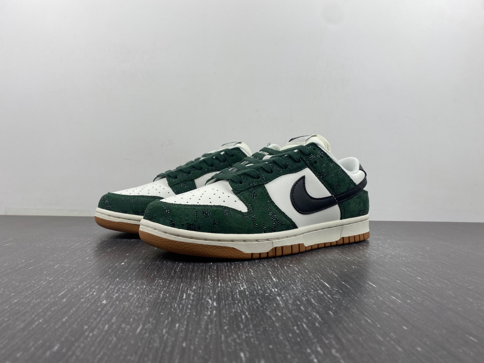 nike dunk low green snake fq8893-397