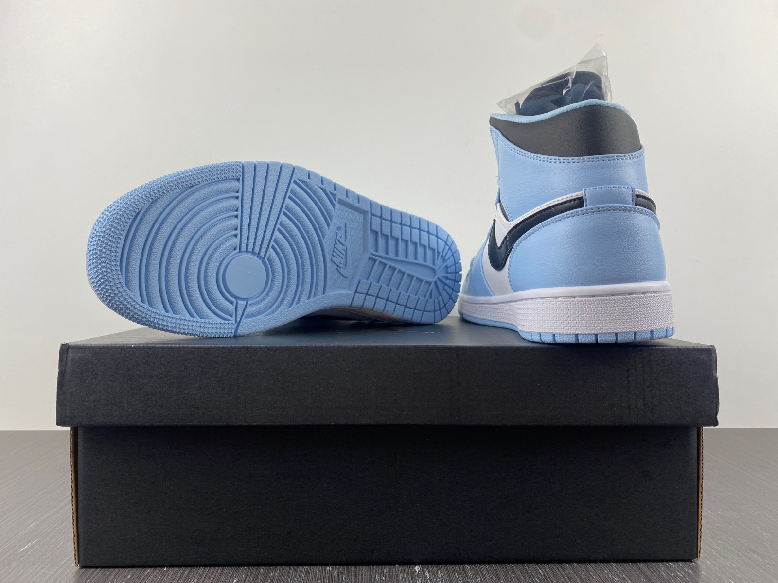 air jordan 1 mid gs ice blue 555112-401