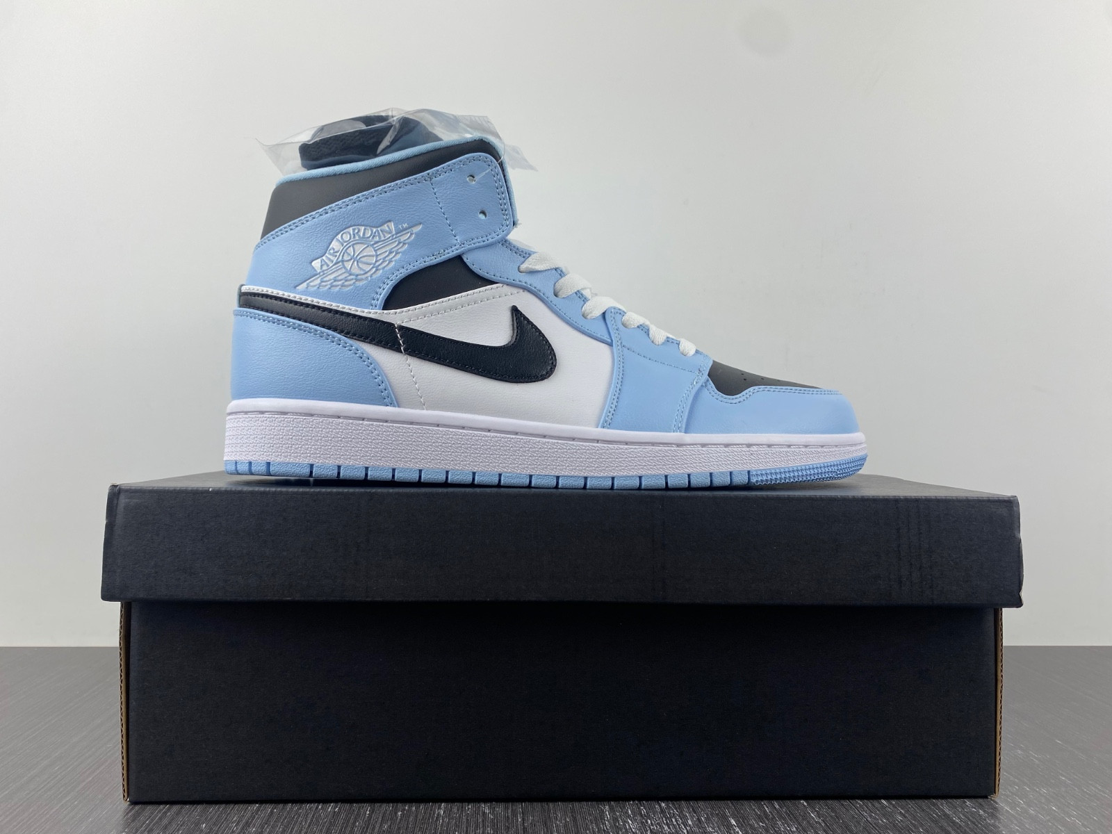 air jordan 1 mid gs ice blue 555112-401