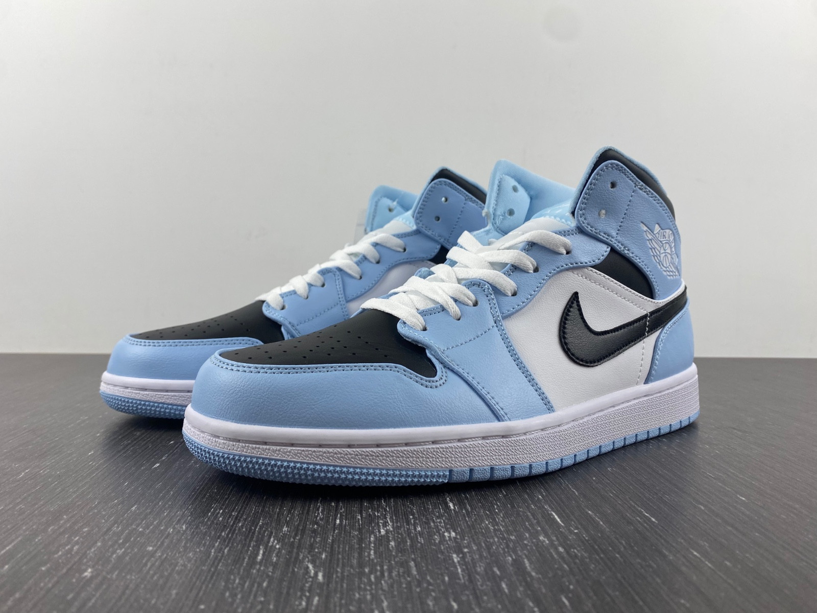 air jordan 1 mid gs ice blue 555112-401