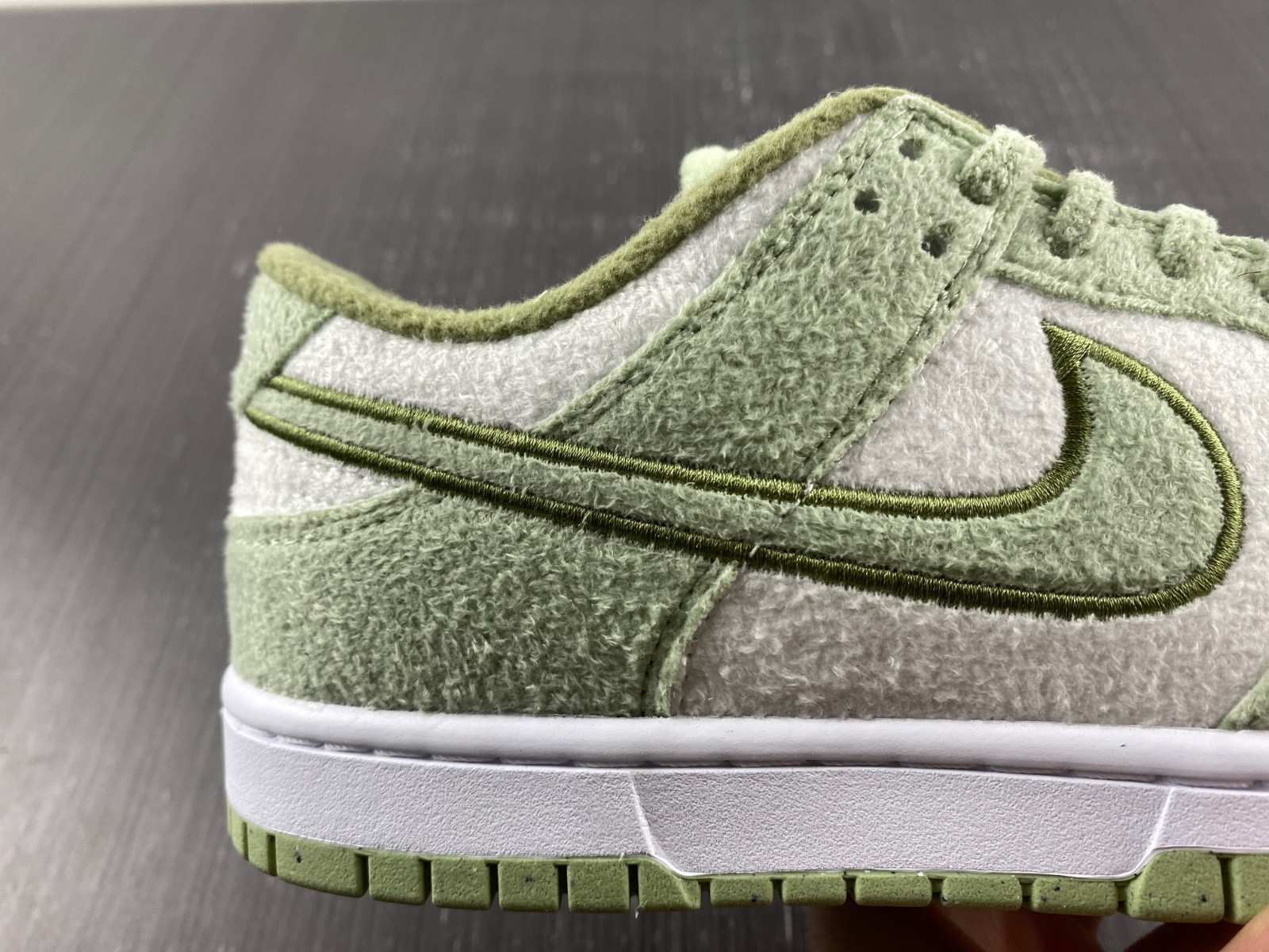 nike dunk low se fleece pack honeydew (w) dq7579-300