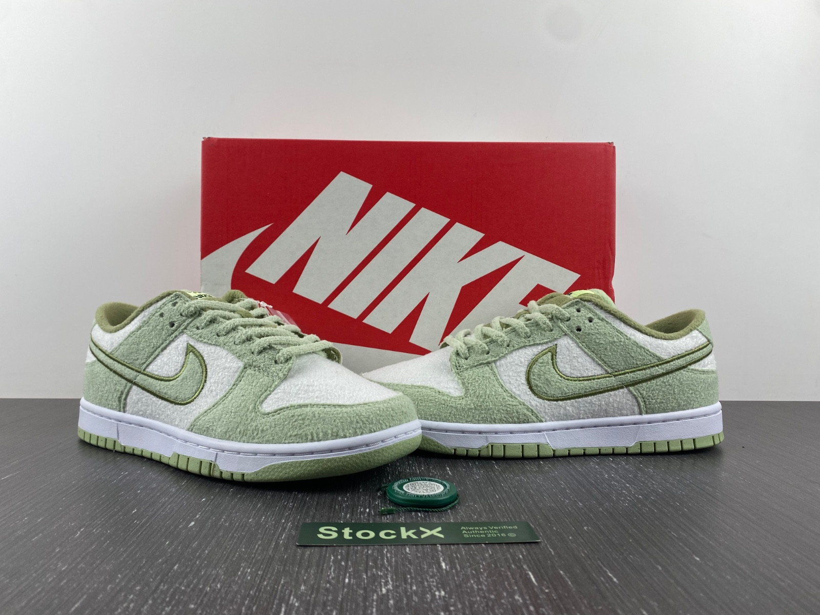 nike dunk low se fleece pack honeydew (w) dq7579-300
