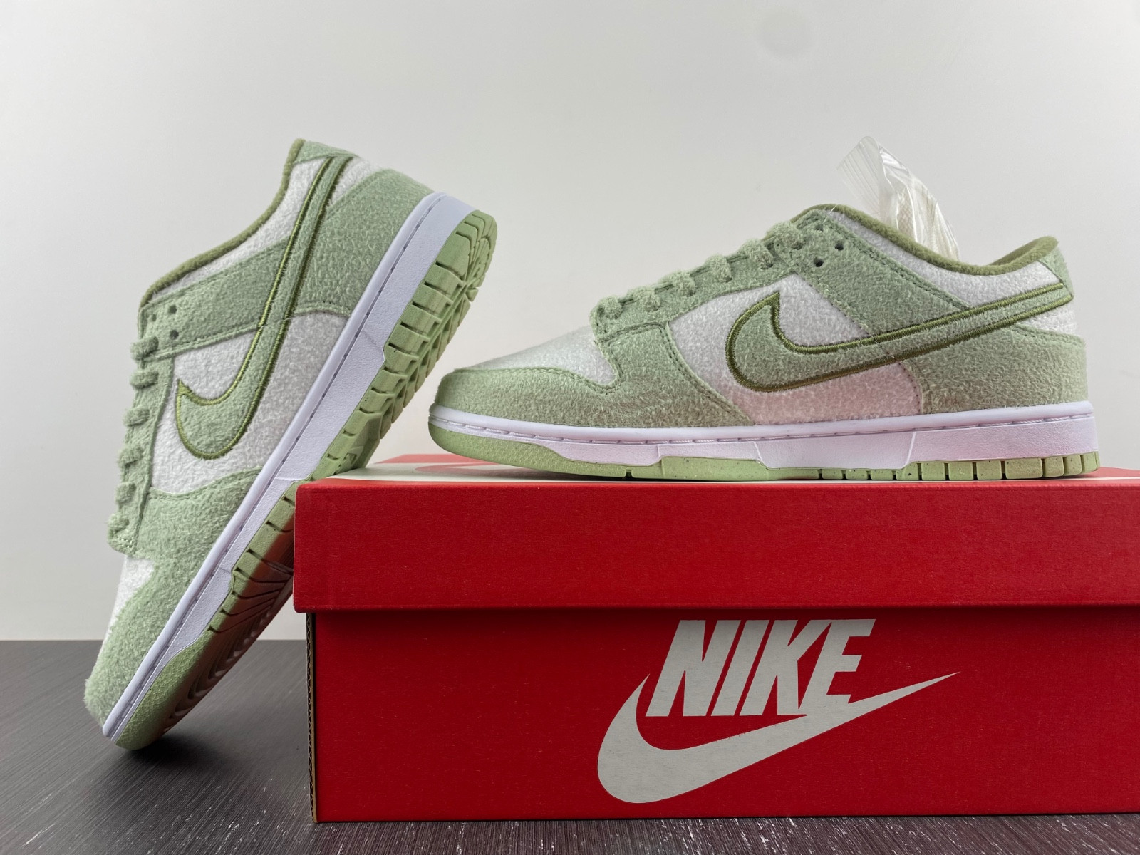 nike dunk low se fleece pack honeydew (w) dq7579-300