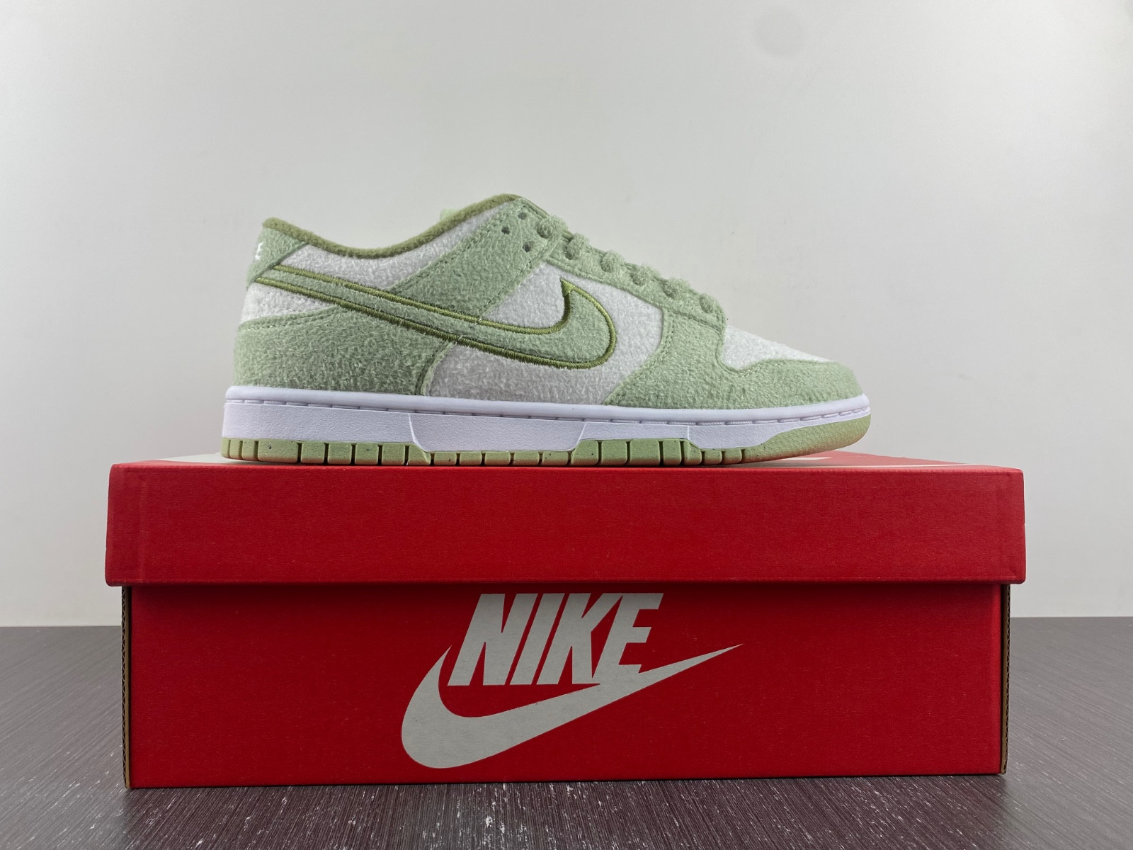 nike dunk low se fleece pack honeydew (w) dq7579-300
