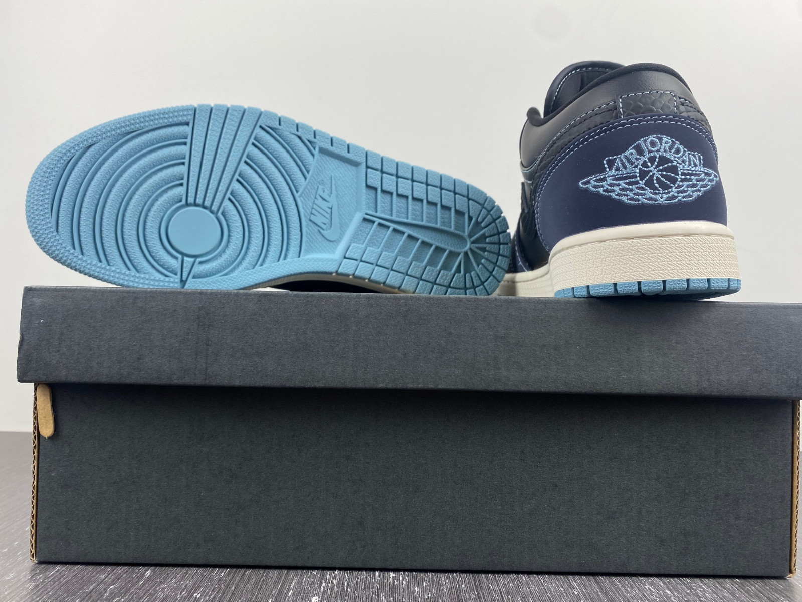 air jordan 1 low navy black snakeskin fj5478-010