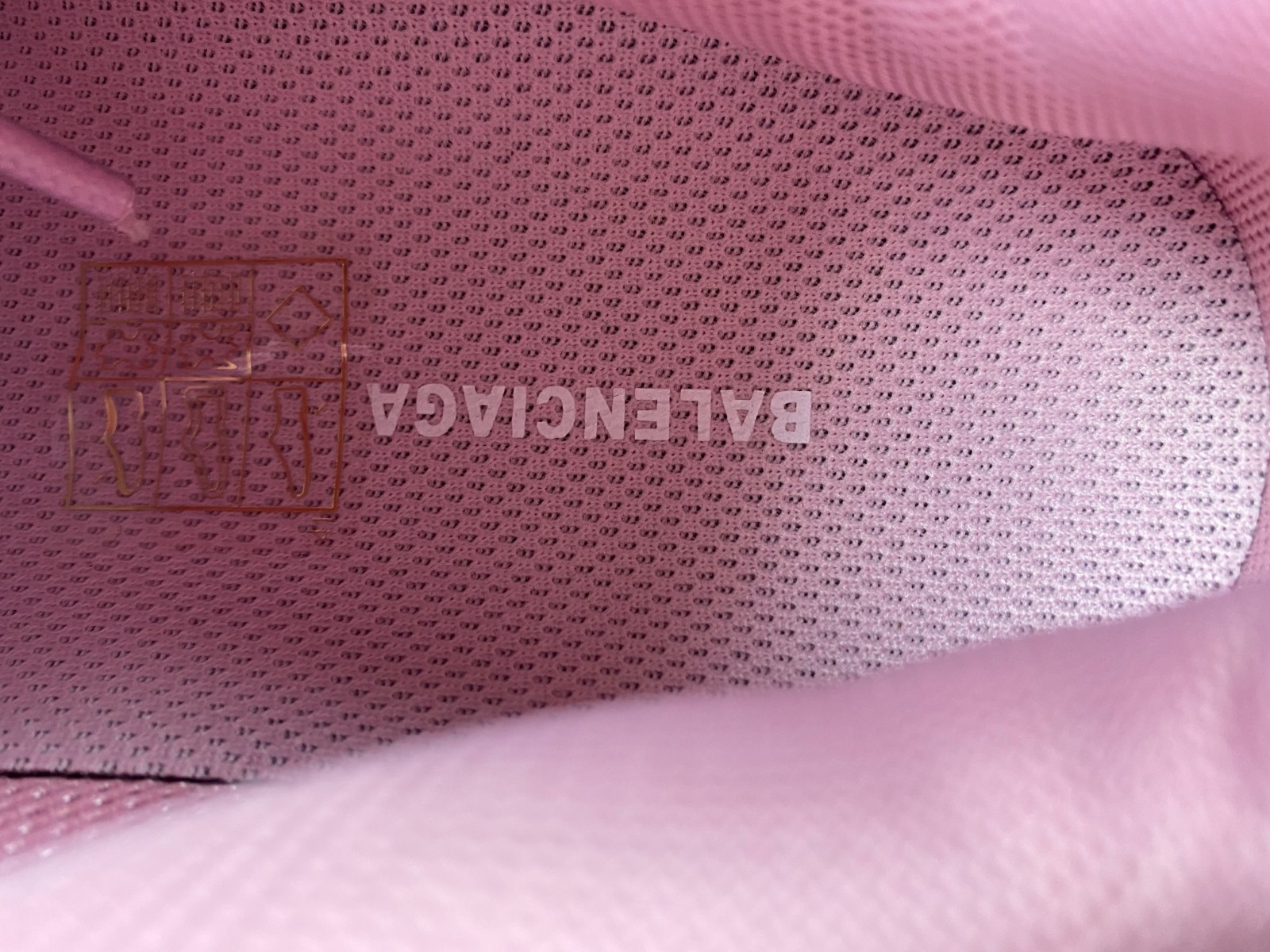 Ba*len*cia*ga triple s pink sneaker