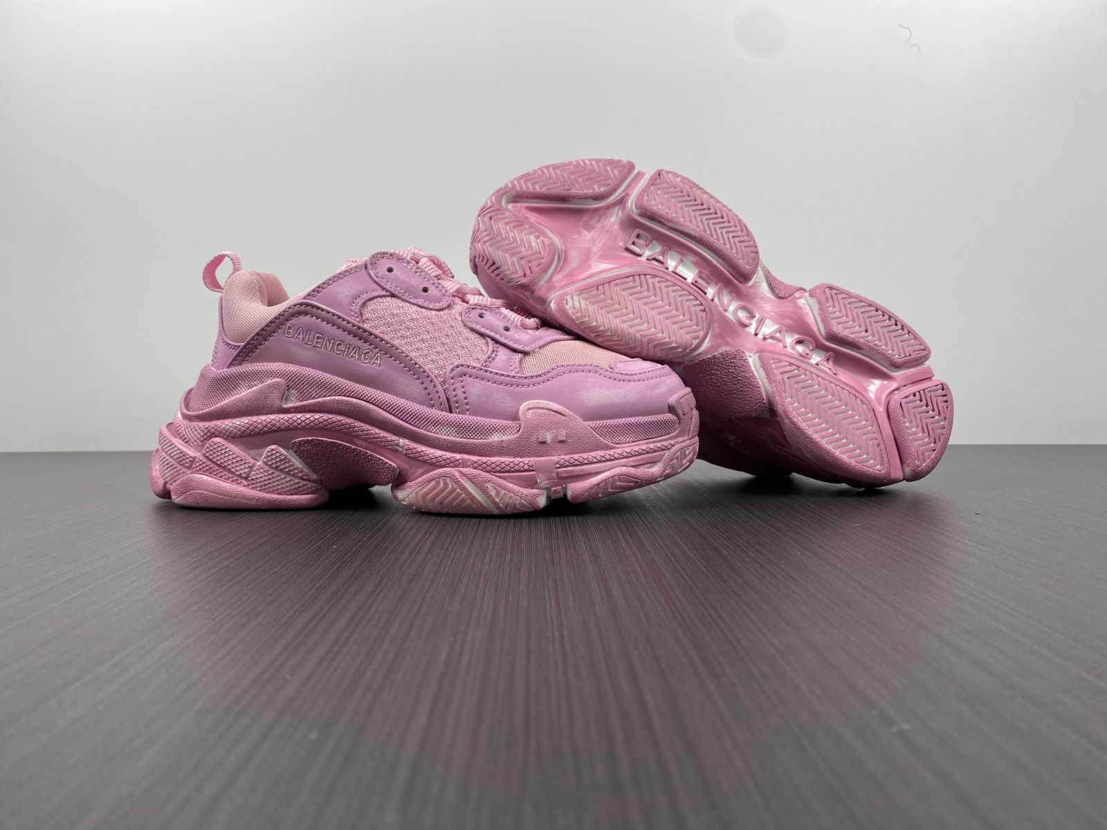 Ba*len*cia*ga triple s pink sneaker