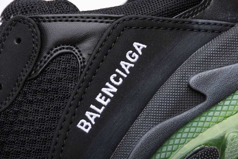 Ba*len*cia*ga triple s