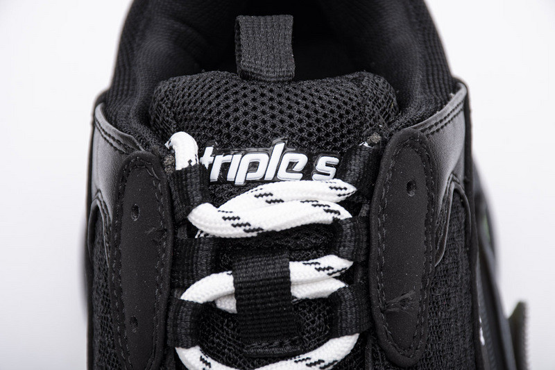 Ba*len*cia*ga triple s