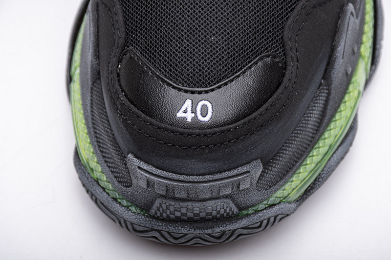 Ba*len*cia*ga triple s