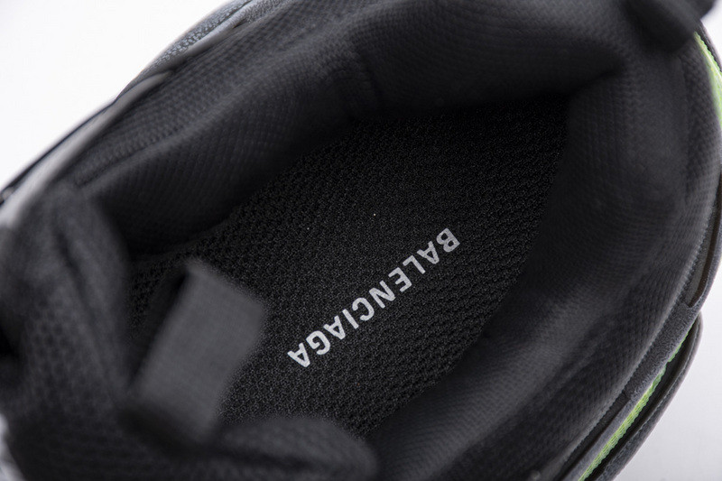 Ba*len*cia*ga triple s