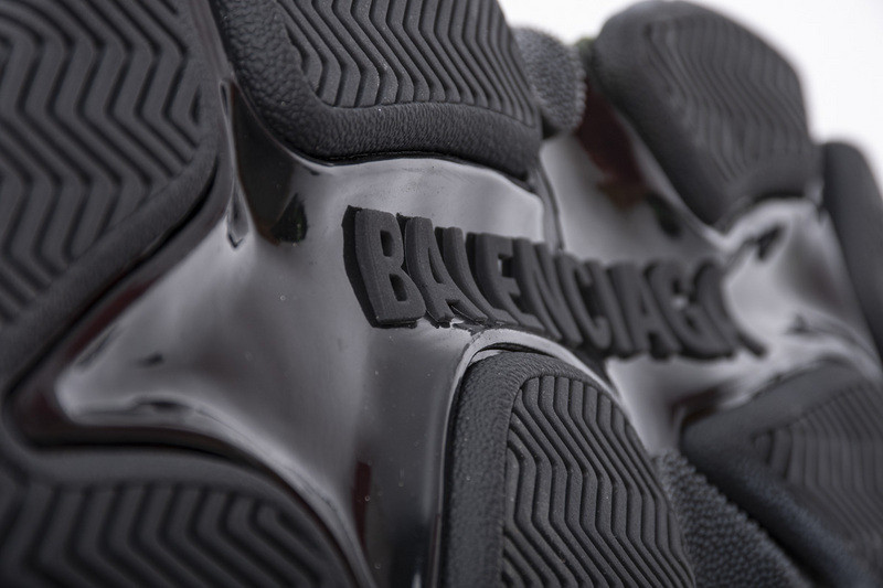 Ba*len*cia*ga triple s