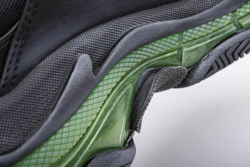 Ba*len*cia*ga triple s