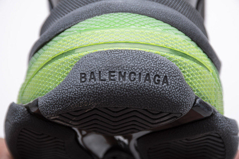 Ba*len*cia*ga triple s