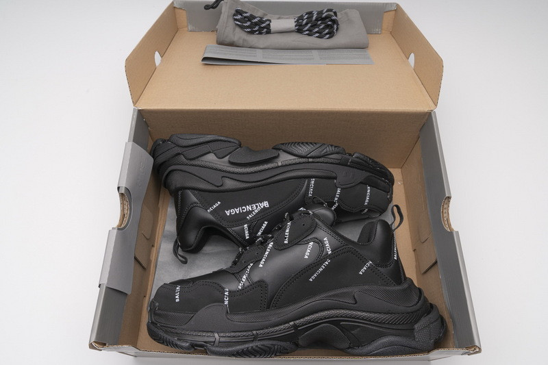 Ba*len*cia*ga triple s