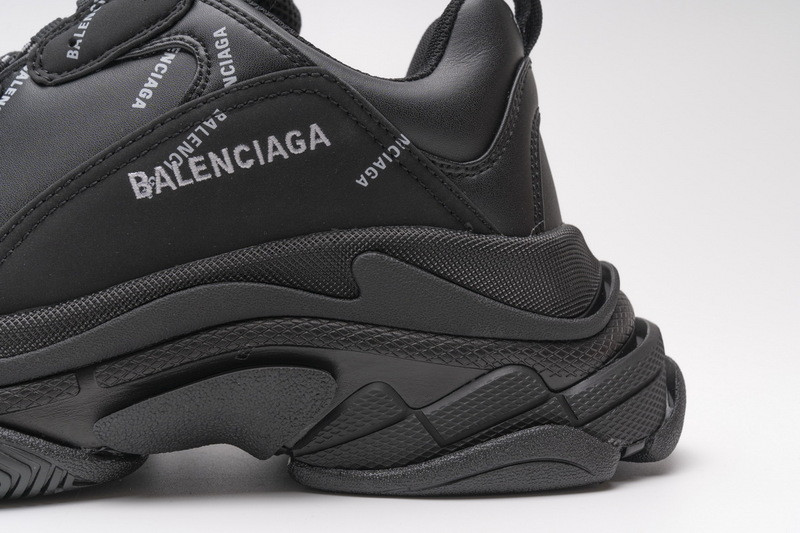 Ba*len*cia*ga triple s