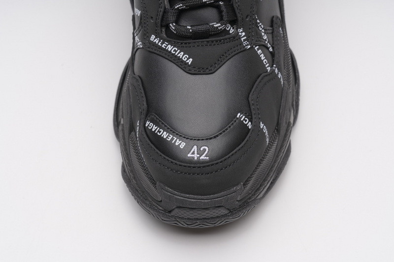 Ba*len*cia*ga triple s