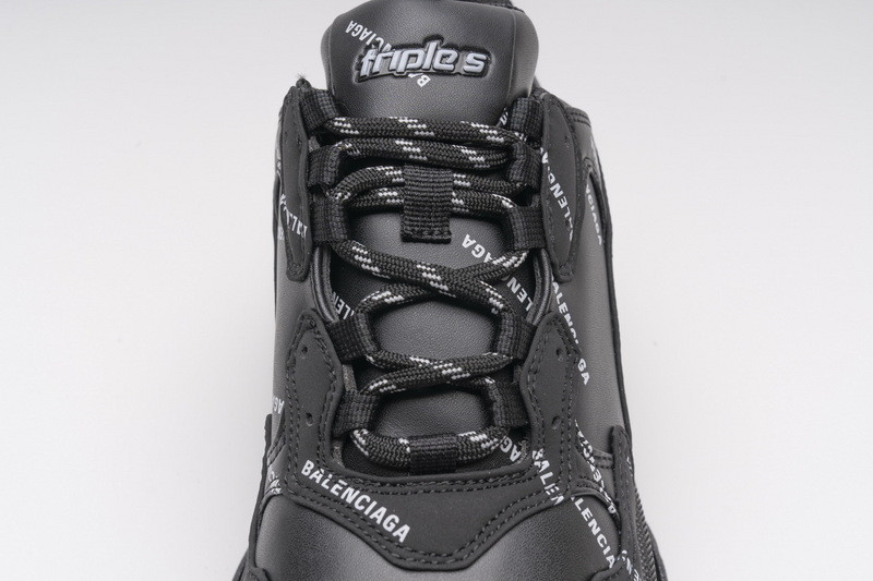 Ba*len*cia*ga triple s