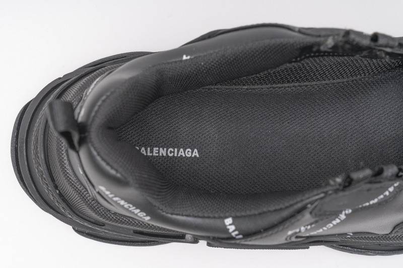 Ba*len*cia*ga triple s