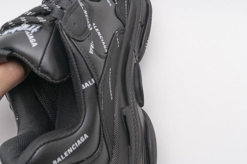 Ba*len*cia*ga triple s