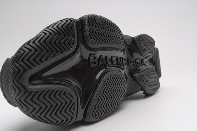 Ba*len*cia*ga triple s