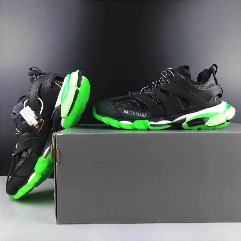 Ba*len*cia*ga sneaker tess.s black with green sole
