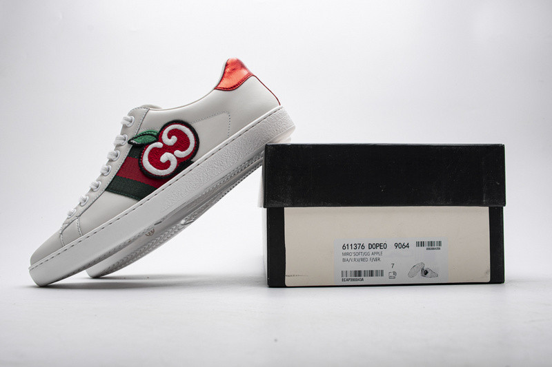 G*u*i low-top sneaker white with apple