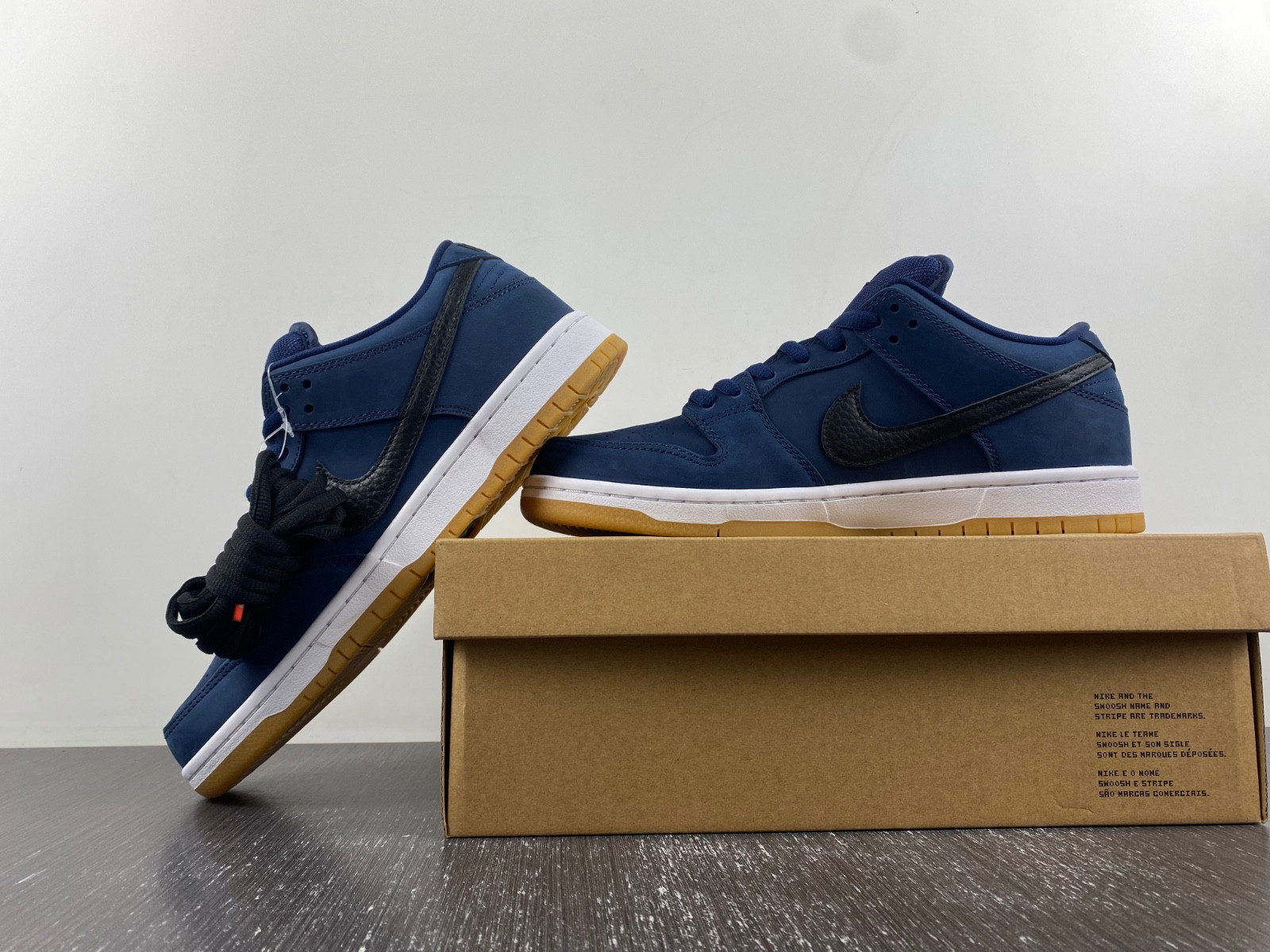 nike sb dunk low navy black gum men