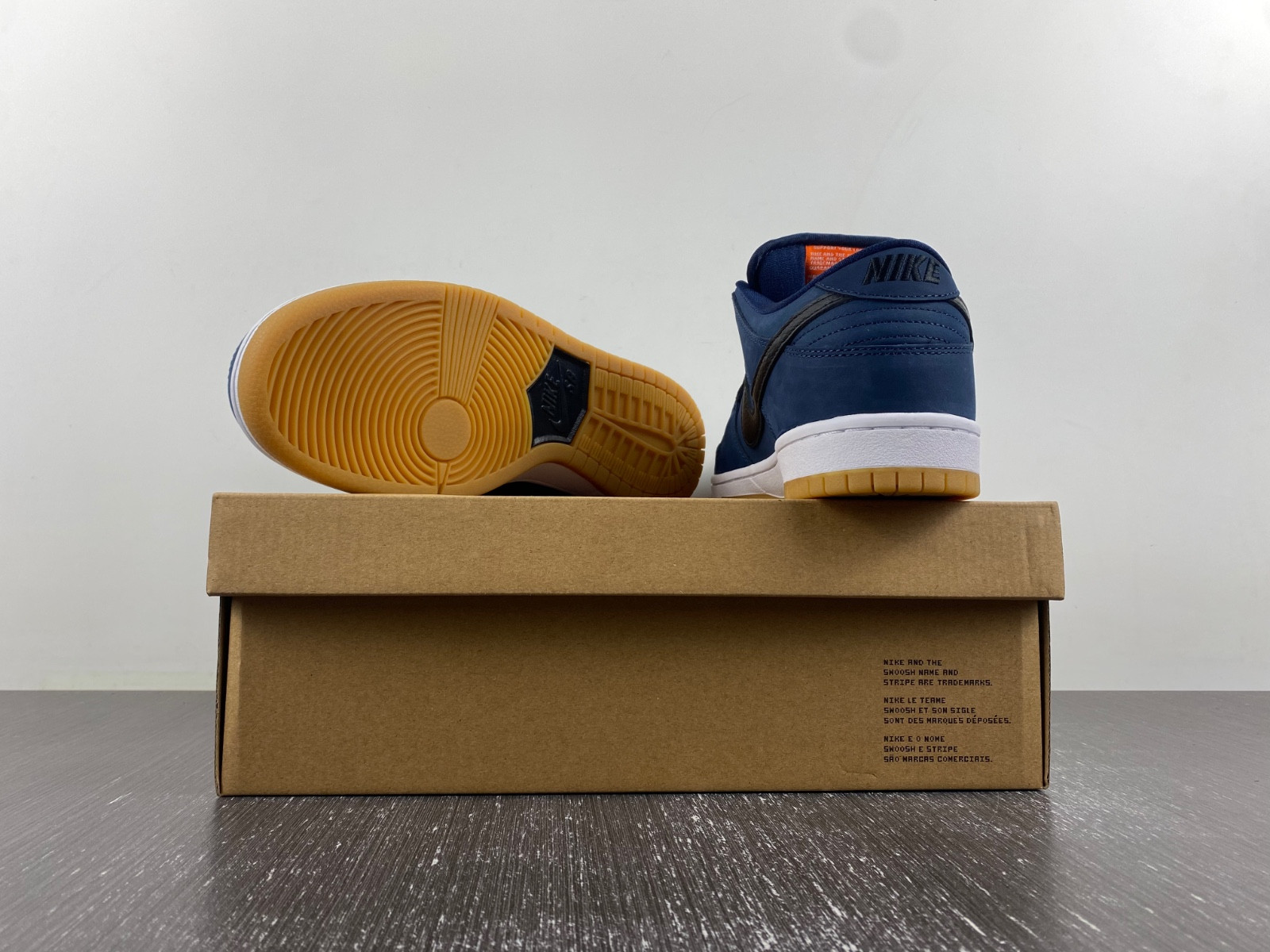 nike sb dunk low navy black gum men
